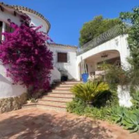 Alcazar Villa *